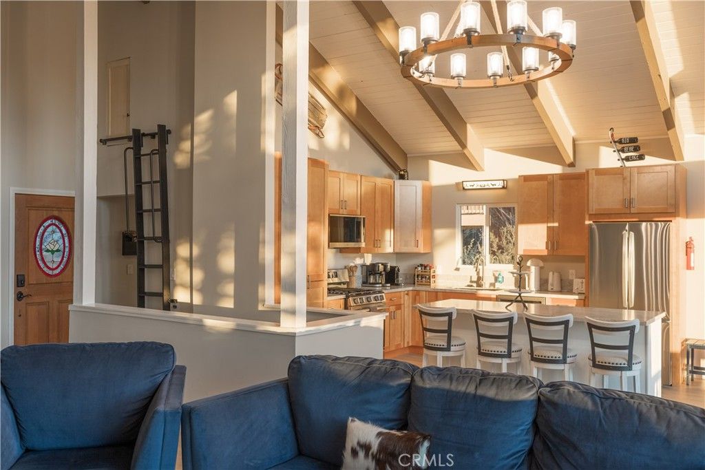 Image 13 of property listing at 43911 Yosemite Drive, Big Bear Lake, CA 92315