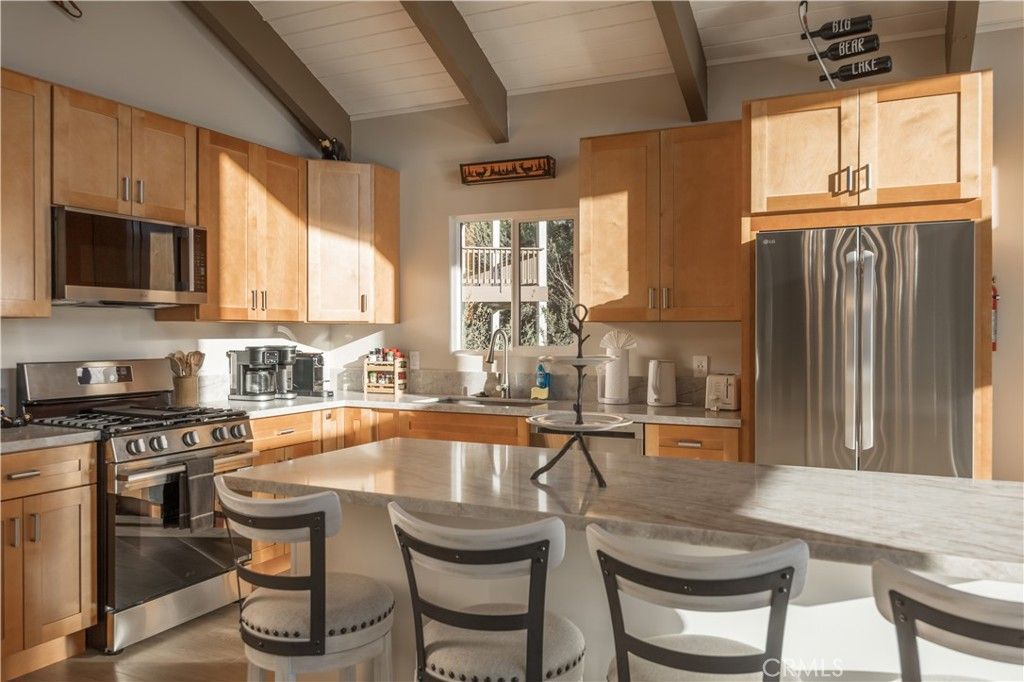 Image 18 of property listing at 43911 Yosemite Drive, Big Bear Lake, CA 92315