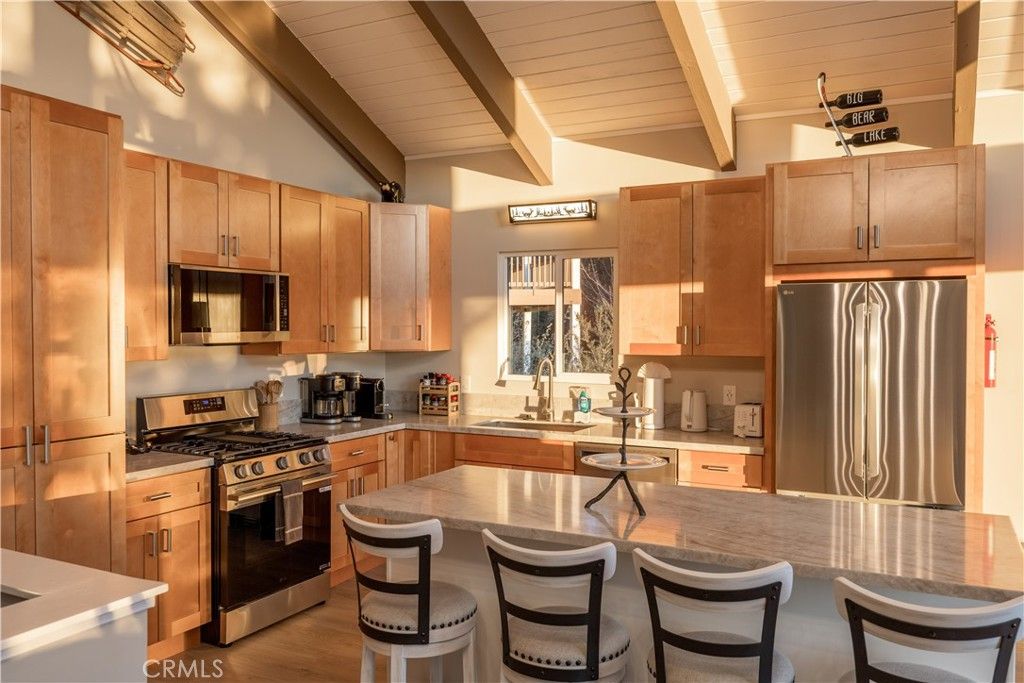 Image 19 of property listing at 43911 Yosemite Drive, Big Bear Lake, CA 92315