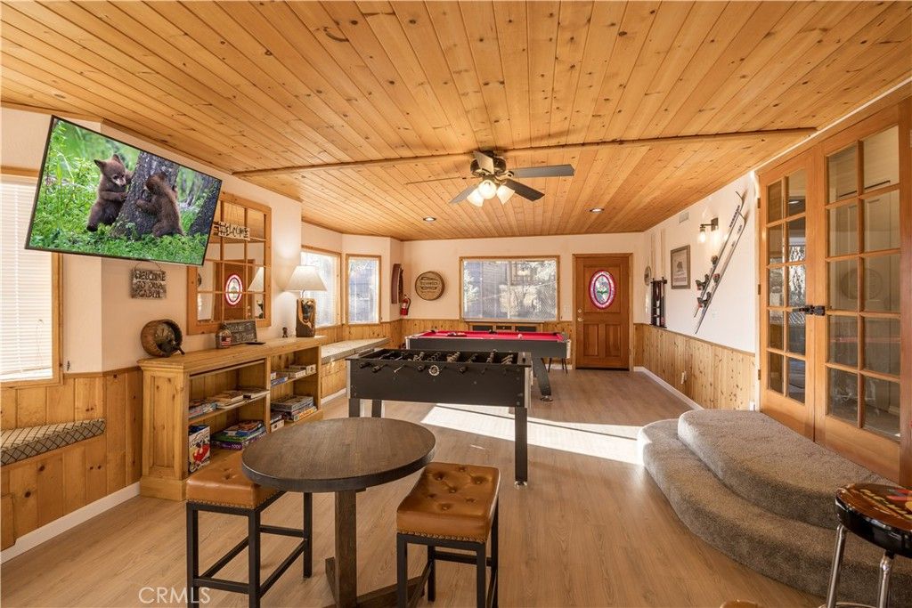 Image 21 of property listing at 43911 Yosemite Drive, Big Bear Lake, CA 92315