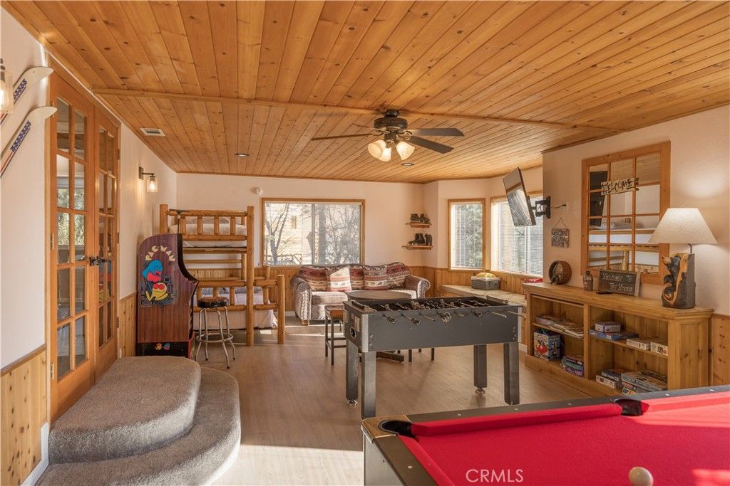 Image 22 of property listing at 43911 Yosemite Drive, Big Bear Lake, CA 92315