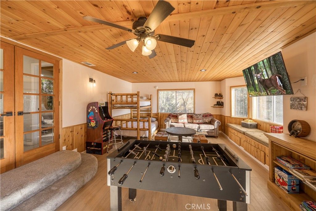 Image 30 of property listing at 43911 Yosemite Drive, Big Bear Lake, CA 92315
