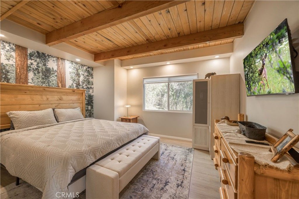 Image 31 of property listing at 43911 Yosemite Drive, Big Bear Lake, CA 92315