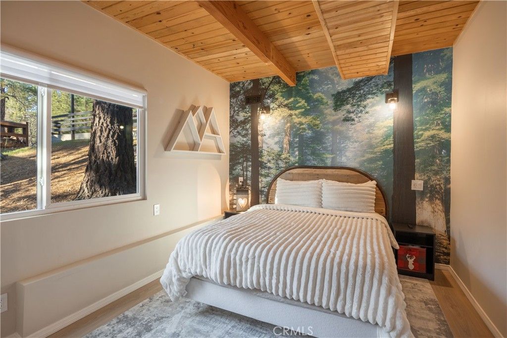 Image 35 of property listing at 43911 Yosemite Drive, Big Bear Lake, CA 92315