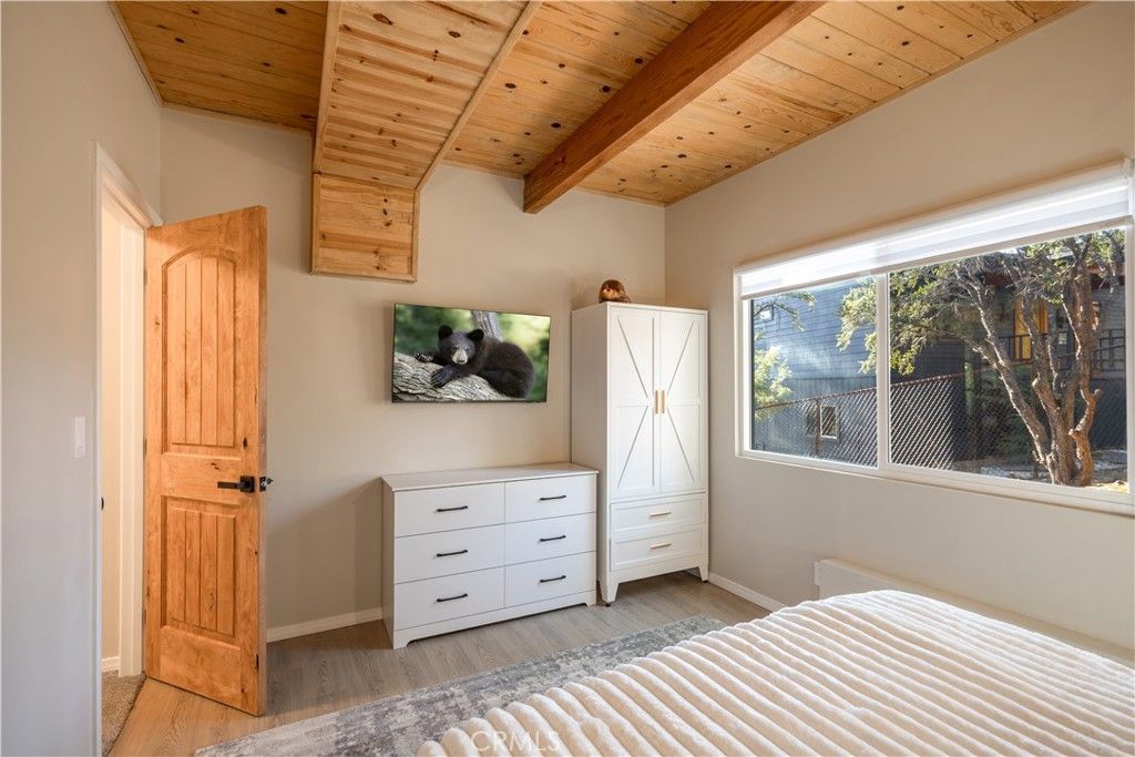 Image 36 of property listing at 43911 Yosemite Drive, Big Bear Lake, CA 92315