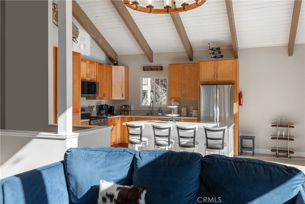 Image 9 of property listing at 43911 Yosemite Drive, Big Bear Lake, CA 92315