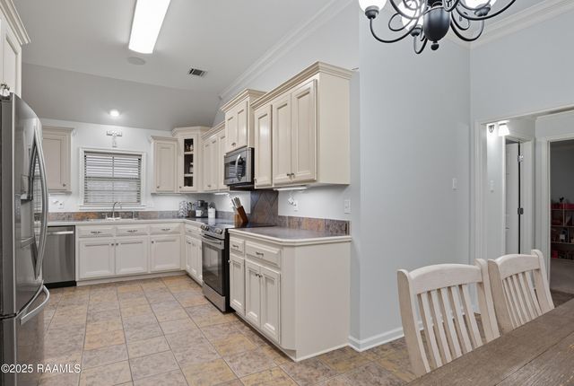 100 Chase Drive, Lafayette, LA 70507
