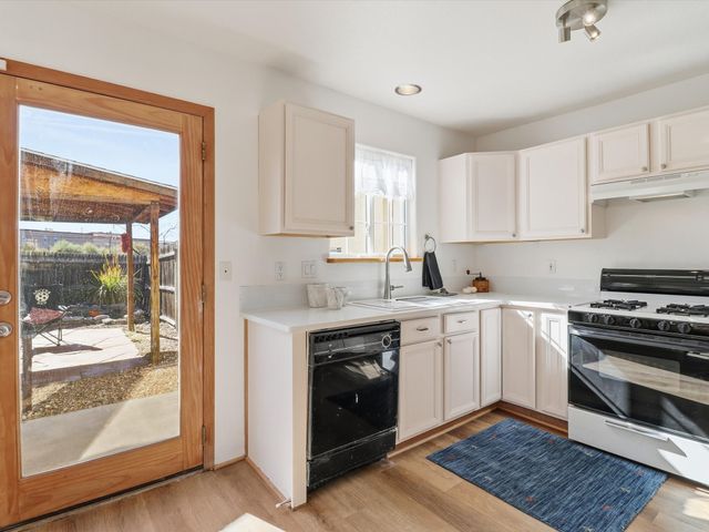 6356 Jaguar Drive, Santa Fe, NM 87507