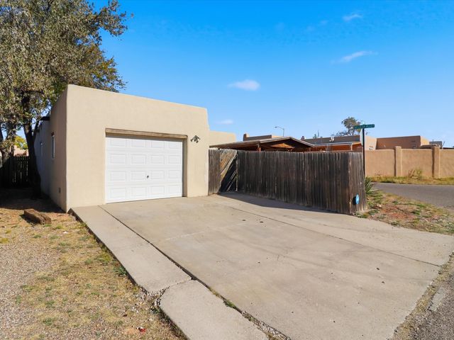6356 Jaguar Drive, Santa Fe, NM 87507