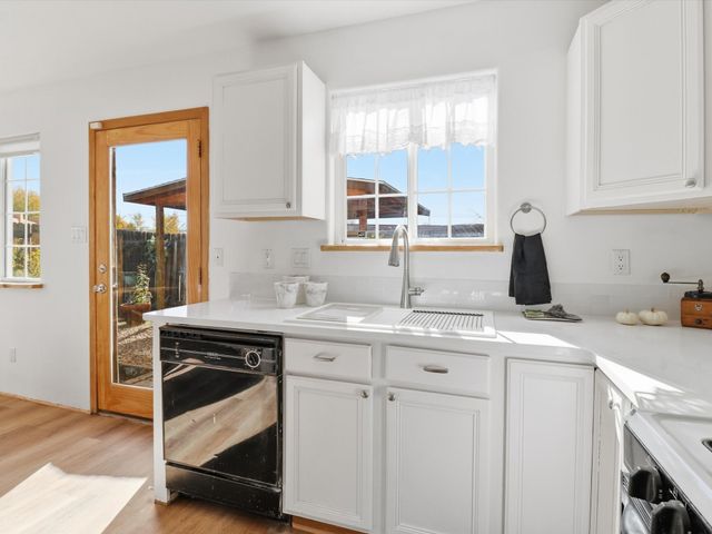 6356 Jaguar Drive, Santa Fe, NM 87507