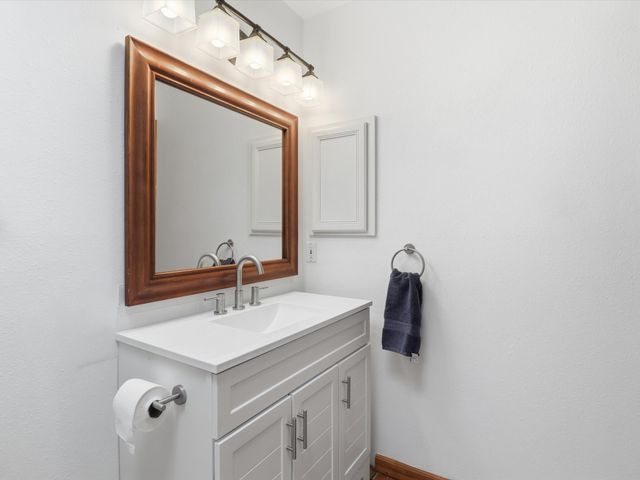 6356 Jaguar Drive, Santa Fe, NM 87507