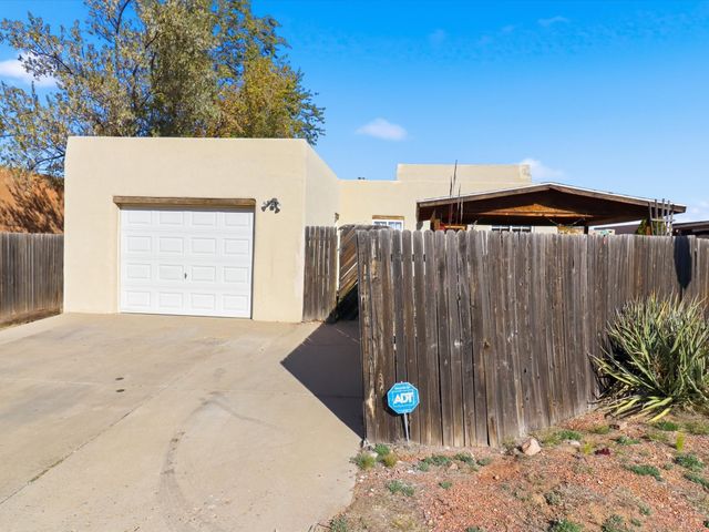 6356 Jaguar Drive, Santa Fe, NM 87507