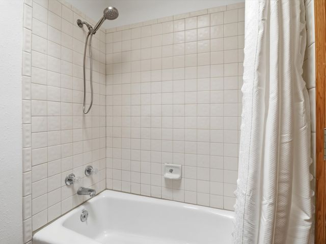 6356 Jaguar Drive, Santa Fe, NM 87507