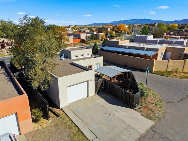 6356 Jaguar Drive, Santa Fe, NM 87507