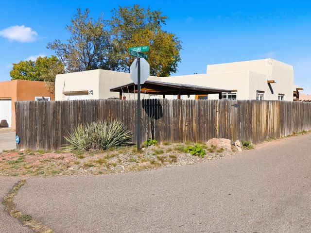 6356 Jaguar Drive, Santa Fe, NM 87507