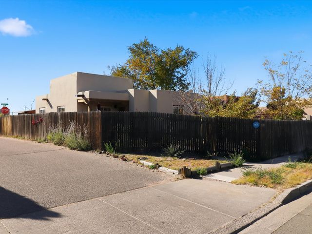 6356 Jaguar Drive, Santa Fe, NM 87507