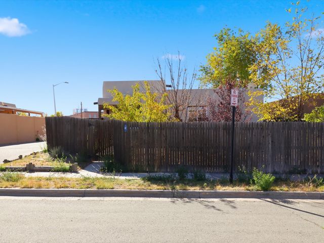 6356 Jaguar Drive, Santa Fe, NM 87507