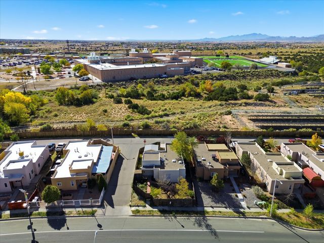 6356 Jaguar Drive, Santa Fe, NM 87507