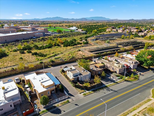 6356 Jaguar Drive, Santa Fe, NM 87507