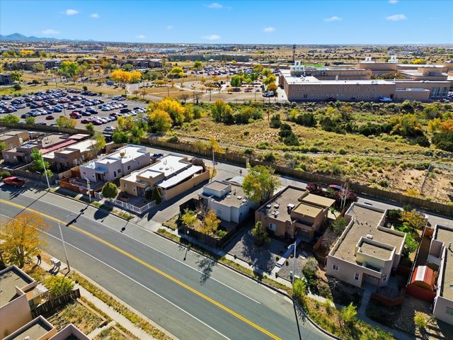 6356 Jaguar Drive, Santa Fe, NM 87507