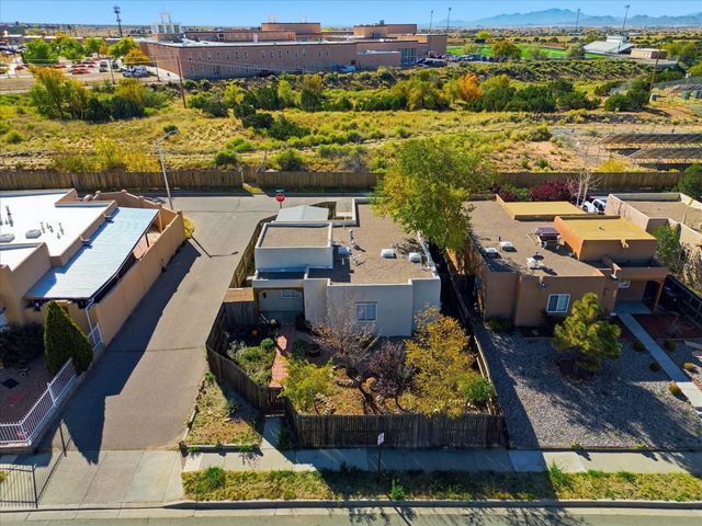 6356 Jaguar Drive, Santa Fe, NM 87507