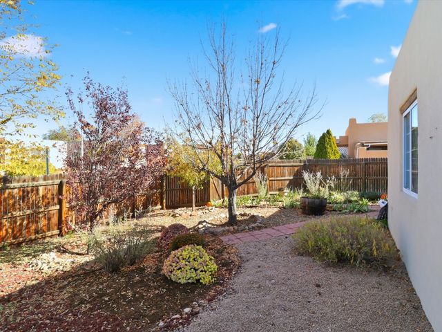 6356 Jaguar Drive, Santa Fe, NM 87507
