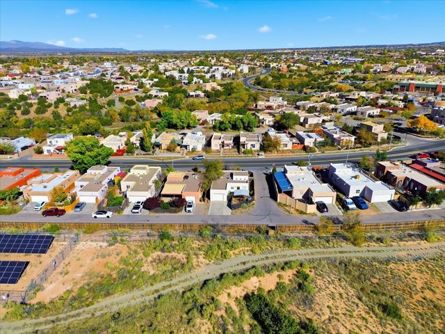 6356 Jaguar Drive, Santa Fe, NM 87507