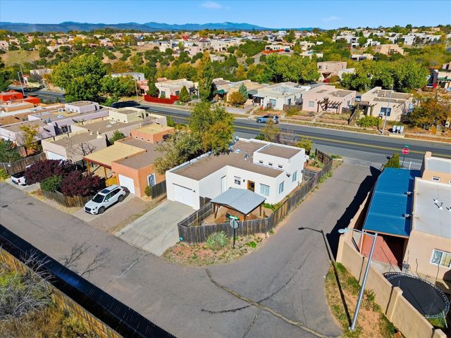 6356 Jaguar Drive, Santa Fe, NM 87507