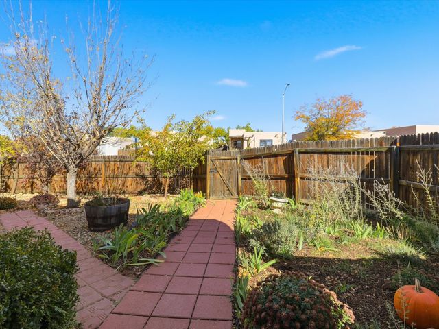 6356 Jaguar Drive, Santa Fe, NM 87507