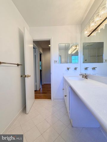 9513 STEVEBROOK RD, Fairfax, VA 22032