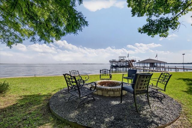 122 Saint Annes Drive, Mabank, TX 75156