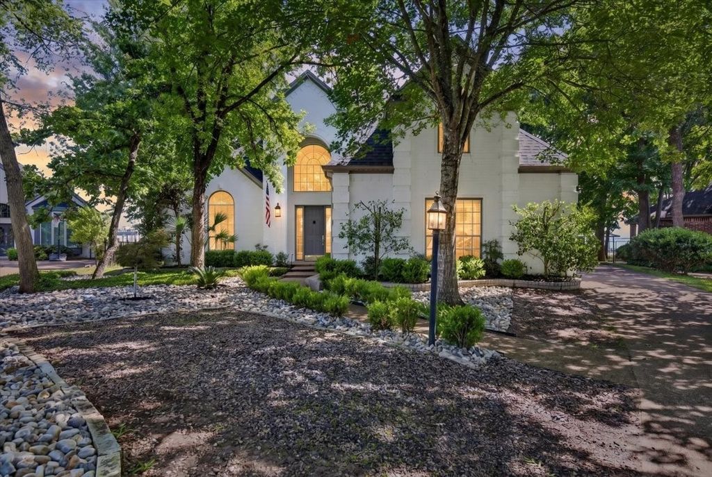 122 Saint Annes Drive, Mabank, TX 75156