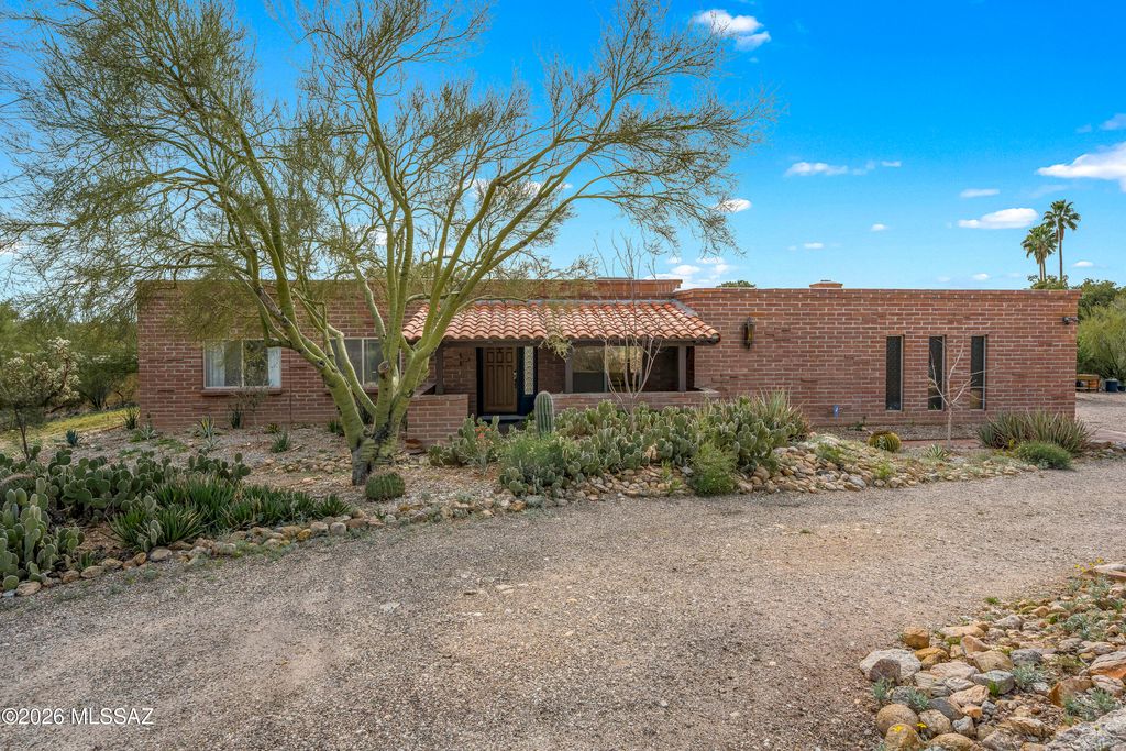 3951 N Four Winds Drive, Tucson, AZ 85750