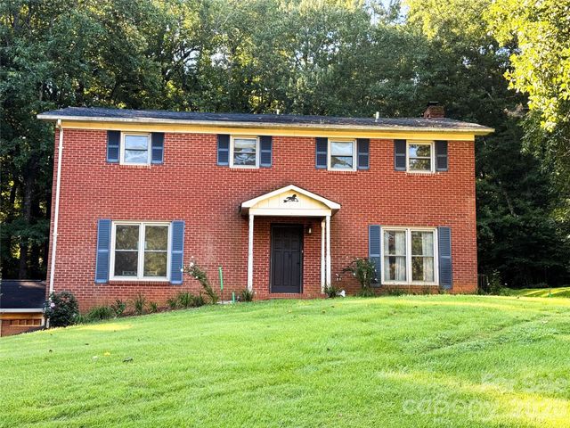 301 Starmount Drive, Statesville, NC 28677