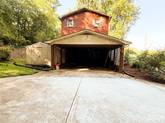 301 Starmount Drive, Statesville, NC 28677