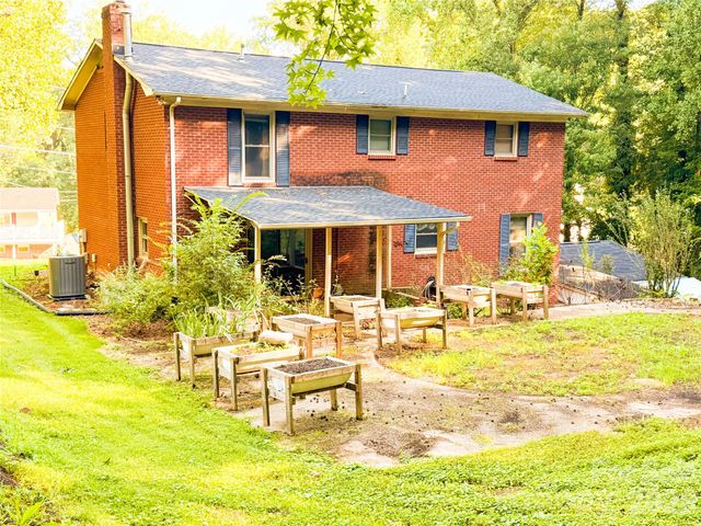 301 Starmount Drive, Statesville, NC 28677