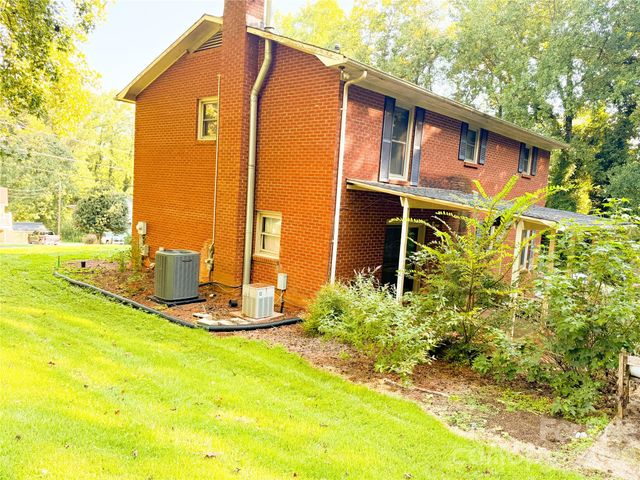 301 Starmount Drive, Statesville, NC 28677
