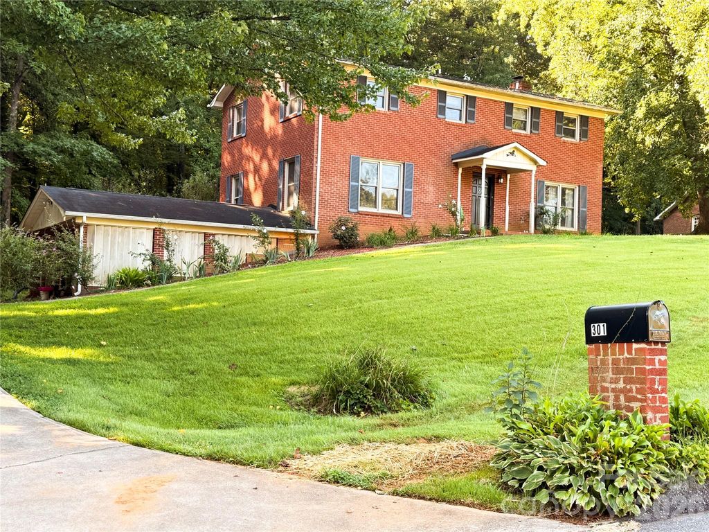 301 Starmount Drive, Statesville, NC 28677