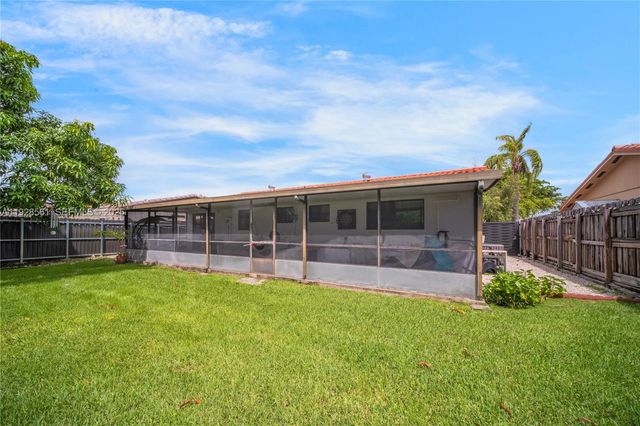 10350 SW 4th St, Sweetwater, FL 33174