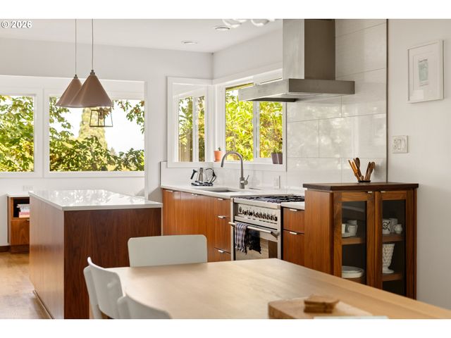 2727 Sw PATTON Ct, Portland, OR 97201