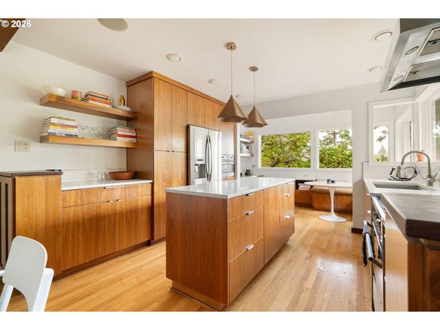 2727 Sw PATTON Ct, Portland, OR 97201