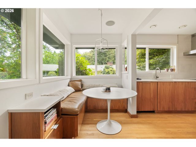 2727 Sw PATTON Ct, Portland, OR 97201