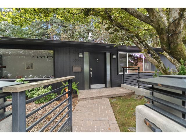 2727 Sw PATTON Ct, Portland, OR 97201