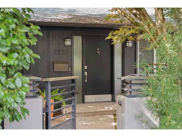 2727 Sw PATTON Ct, Portland, OR 97201