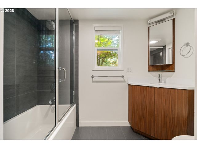 2727 Sw PATTON Ct, Portland, OR 97201
