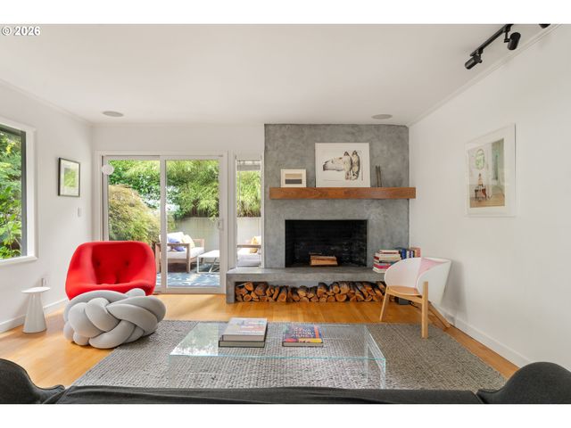 2727 Sw PATTON Ct, Portland, OR 97201