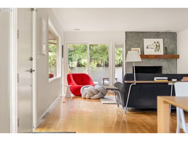 2727 Sw PATTON Ct, Portland, OR 97201