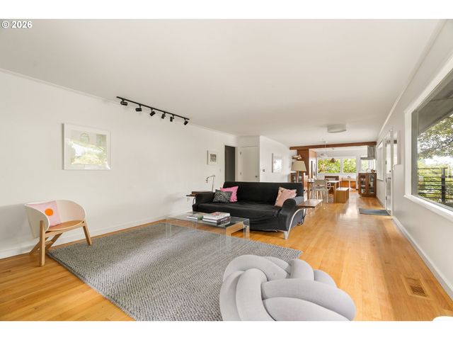 2727 Sw PATTON Ct, Portland, OR 97201