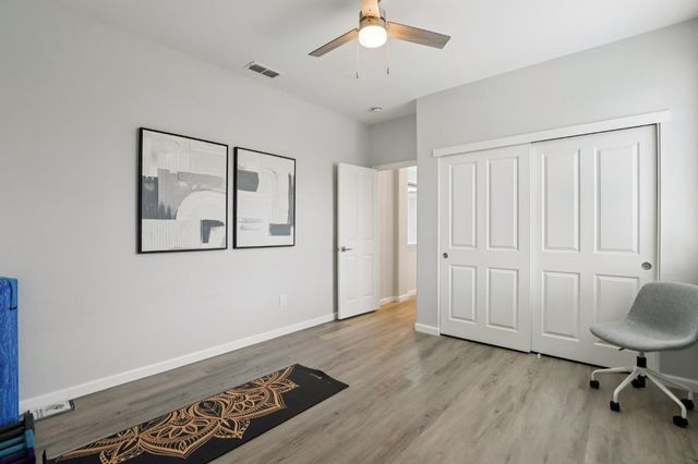1040 Waterford Dr, West Sacramento, CA 95605