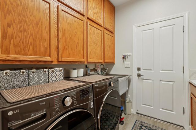 1040 Waterford Dr, West Sacramento, CA 95605
